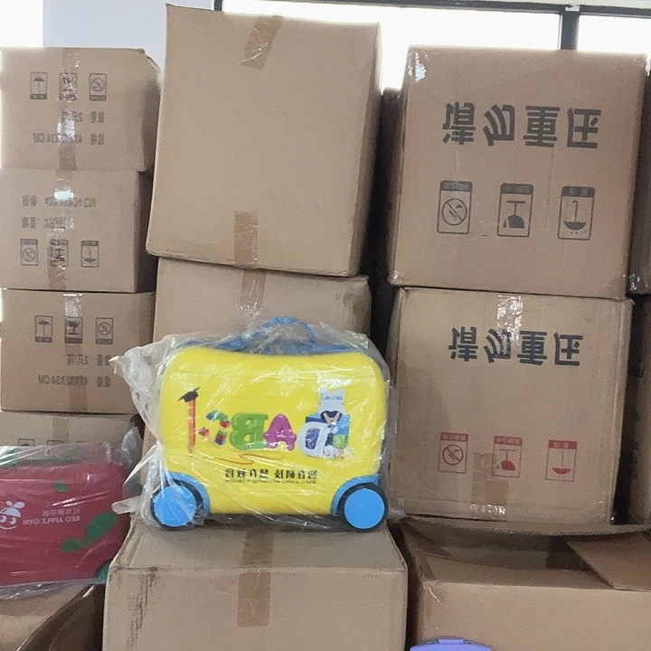 黄色字母款书包款