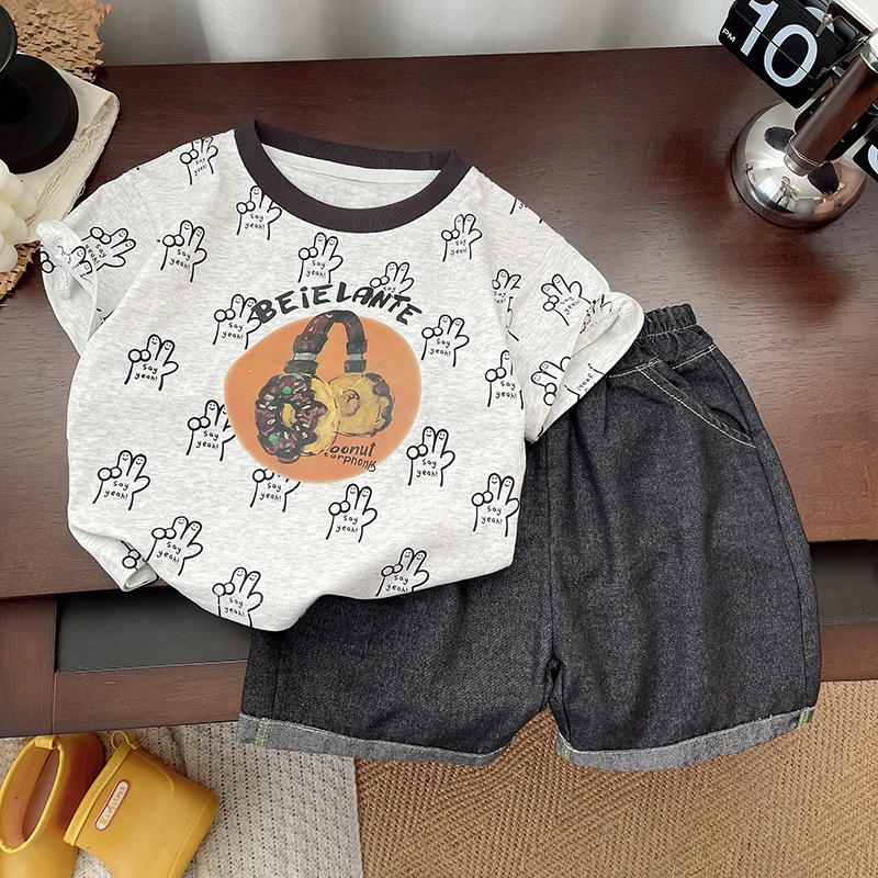 时尚潮酷男童短袖套装男童2025夏款时尚潮童印花短袖牛仔裤套装