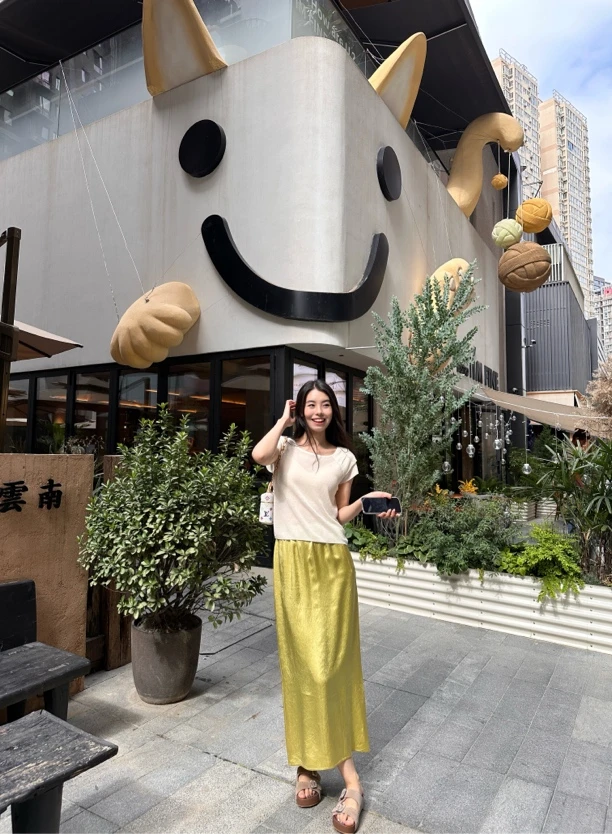 醋酸后开叉缎面垂感半身裙