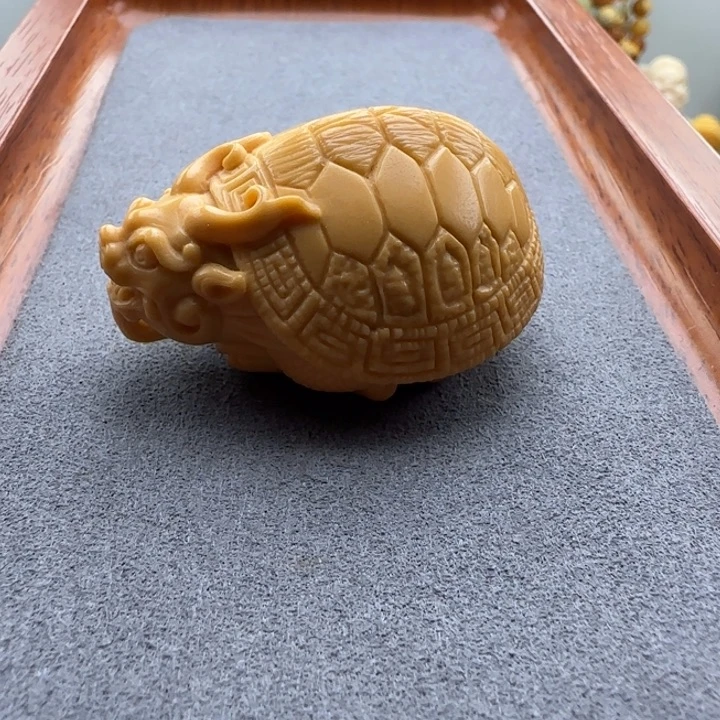 颈饰未镶嵌石英质玉（缅黄）