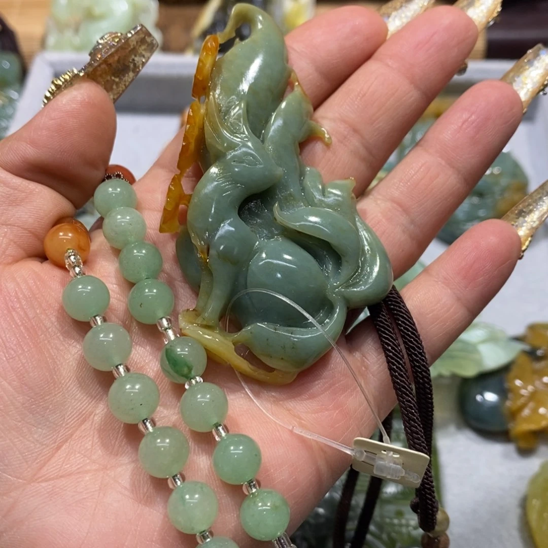 蛇纹石玉颈饰未镶嵌