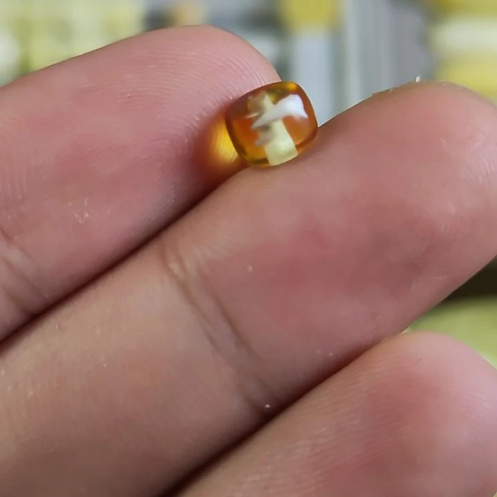 裸石琥珀未镶嵌7.1*5.5mm