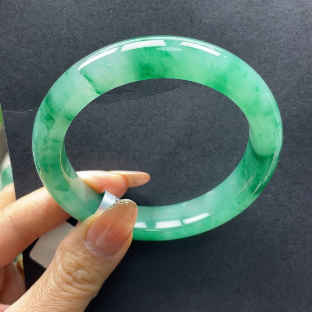 十****石英质玉（非洲翠）未镶嵌手镯60.3