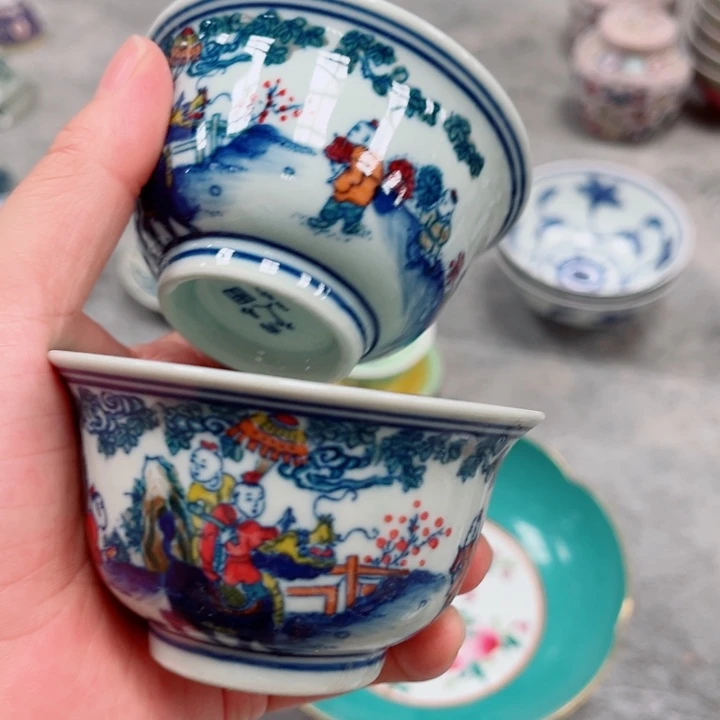 青花玲珑童子压手杯2个