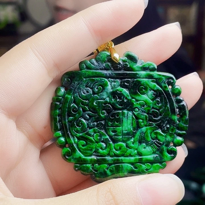 翡翠未镶嵌颈饰多样性