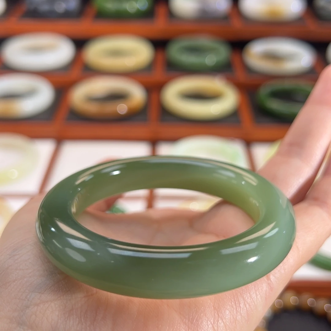 和田玉（碧玉）未镶嵌手镯荧光粉青