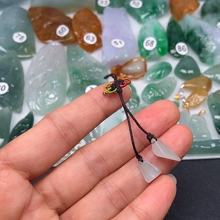 翡翠未镶嵌颈饰随型