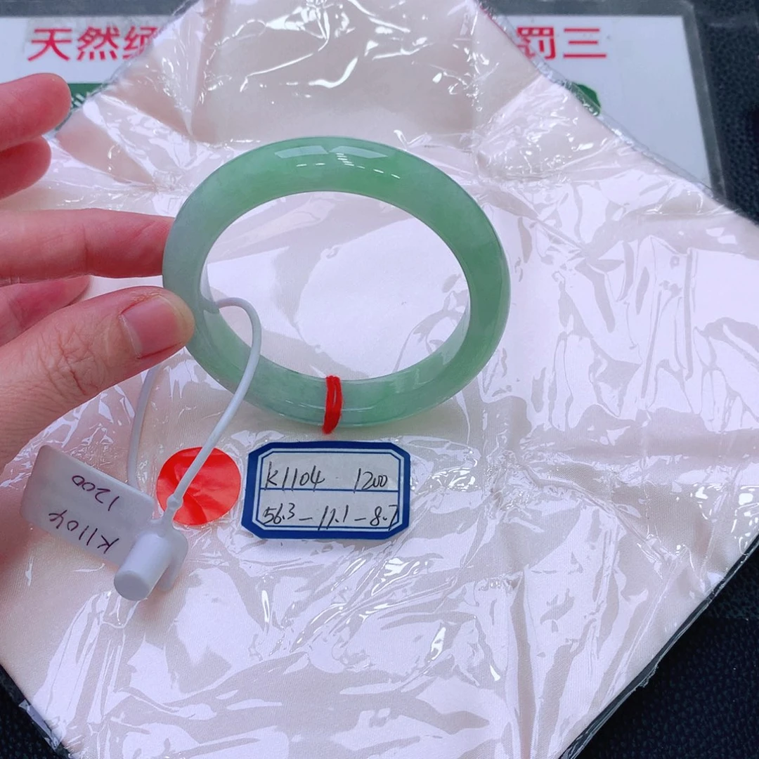 未镶嵌手镯翡翠小**?缅甸翡翠手镯