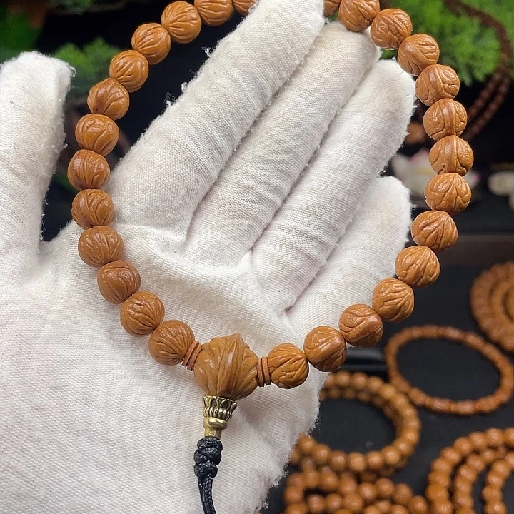 小***何桃核吊坠秦岭龙纹桃核