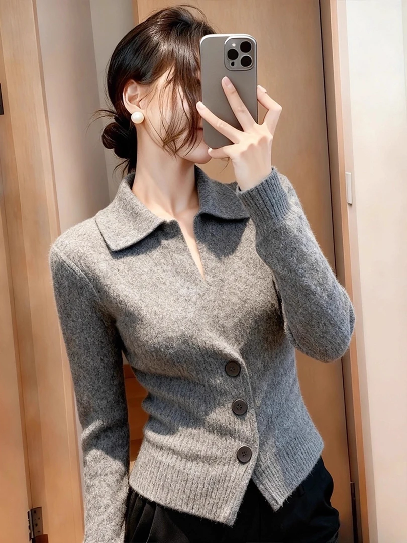 时尚松弛感翻领灰色毛衣女秋季新款修身显瘦百搭高级感针织衫上衣