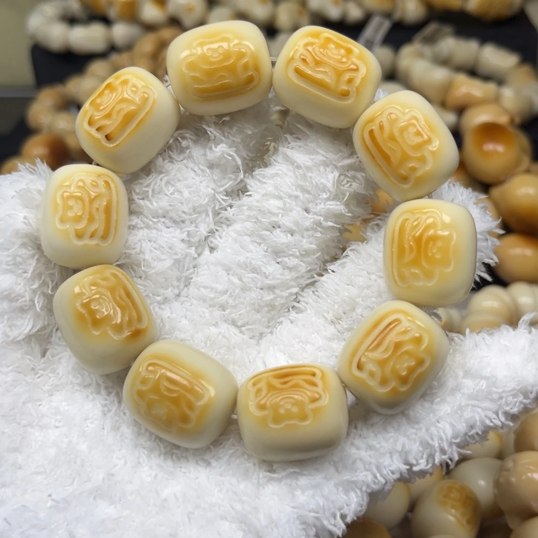 白玉菩提手串8:9.31微瑕小熊年糕