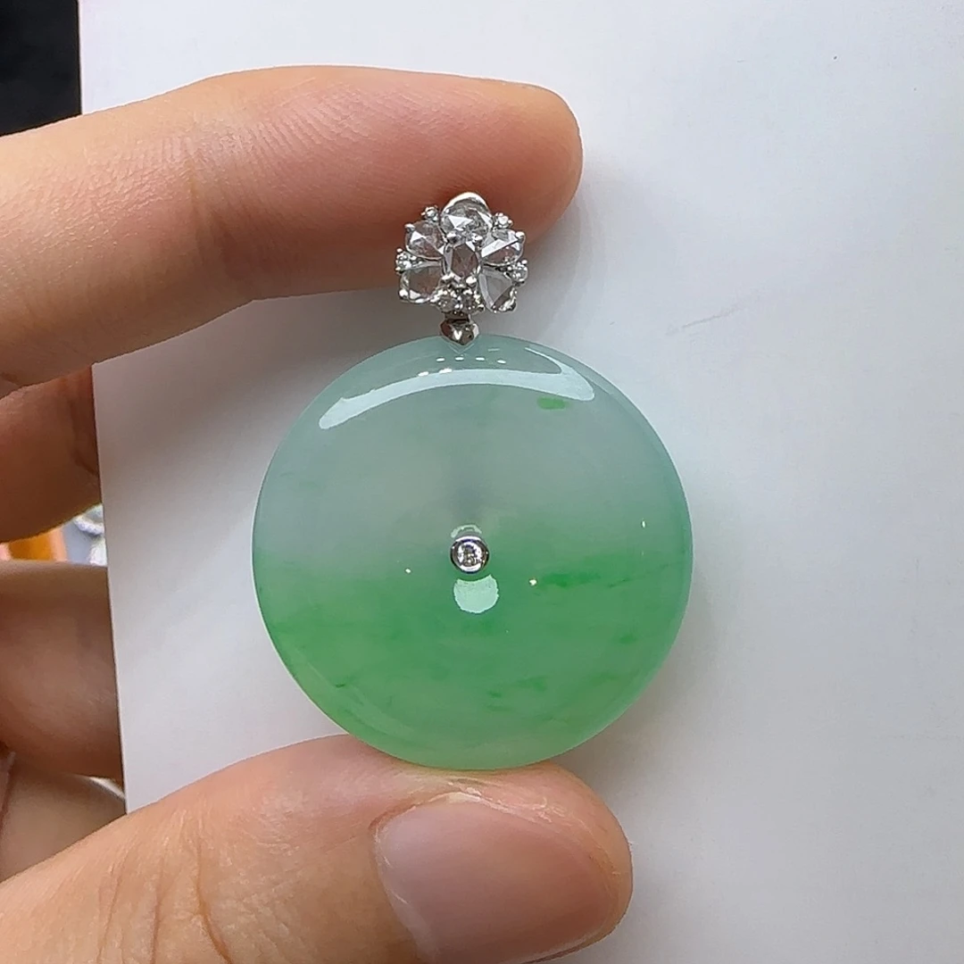 颈饰18K金镶嵌翡翠毛*嘉天然翡翠