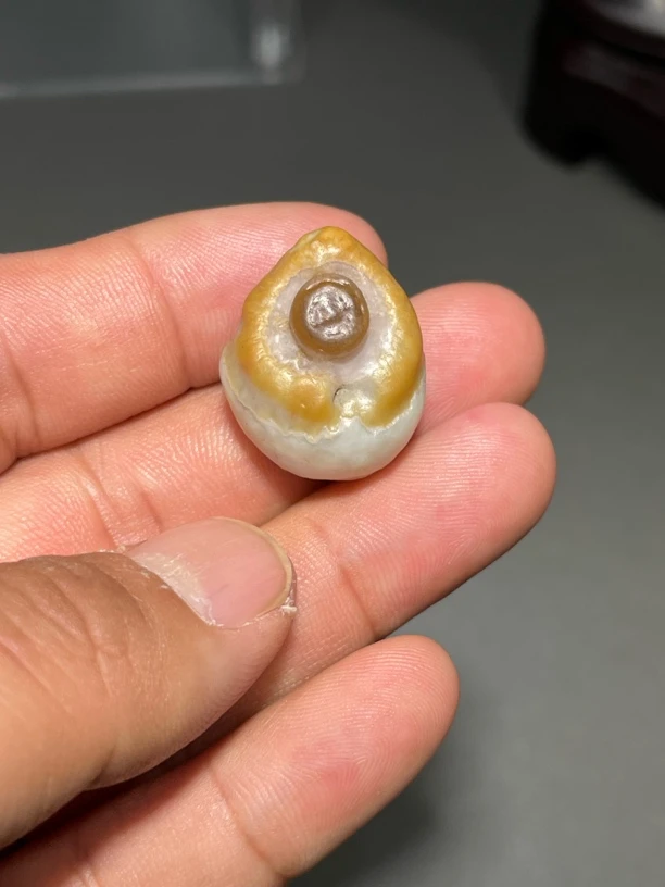 眼睛石—阿拉善架吉滩戈壁石