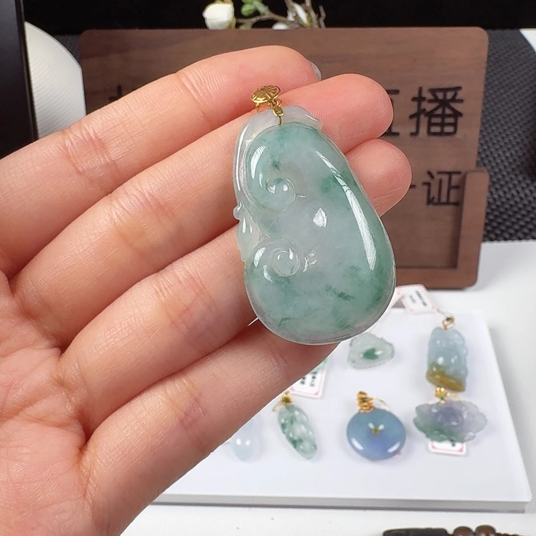 翡翠18K金镶嵌颈饰