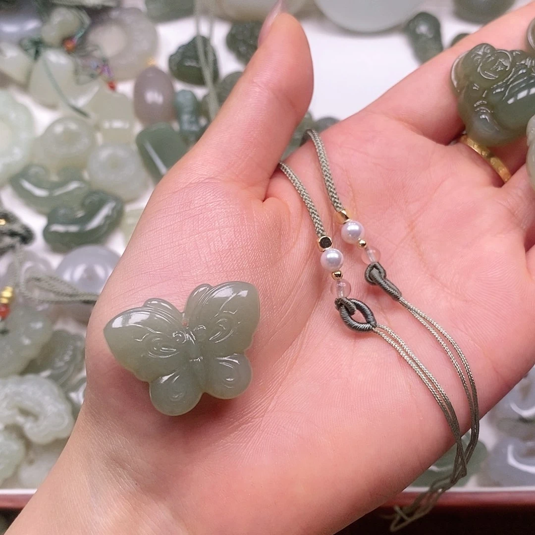 和田玉未镶嵌颈饰红*