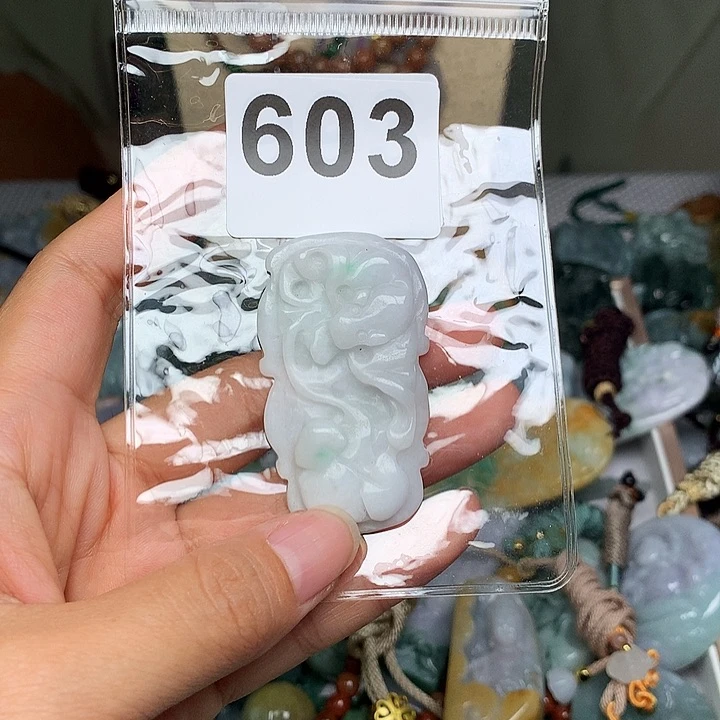 翡翠未镶嵌颈饰素****叹翡翠