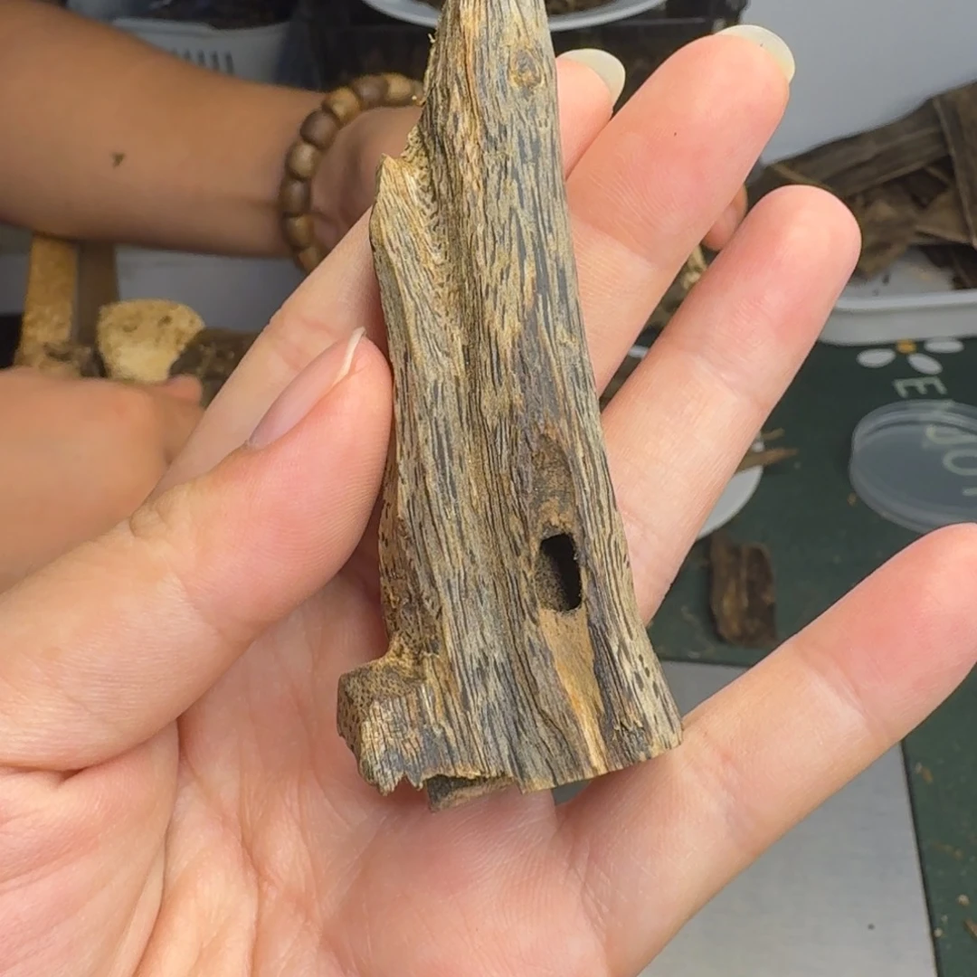 沉香碎屑沉香奇楠虫漏紫罗兰12克