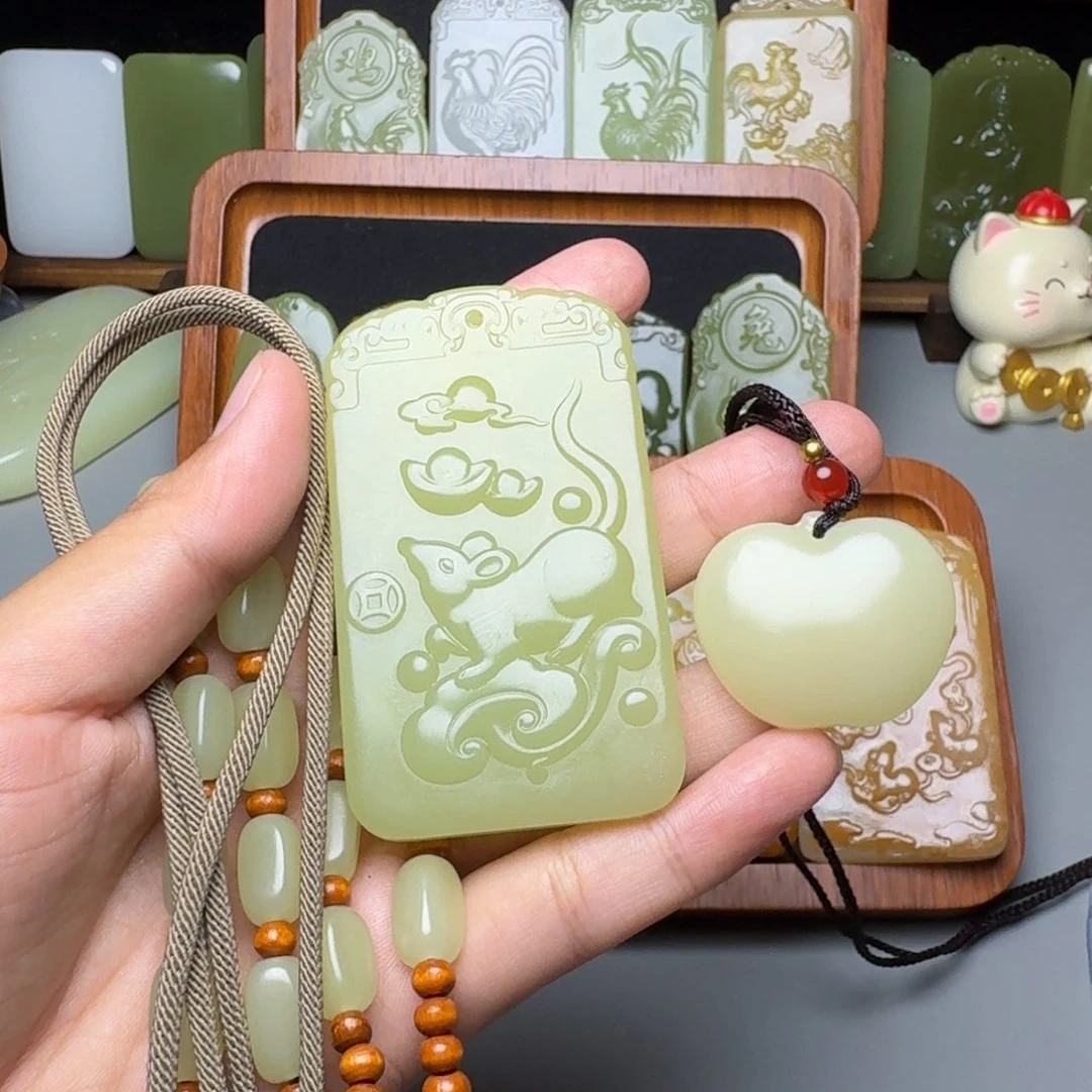 开****?新疆昆仑山料生肖鼠