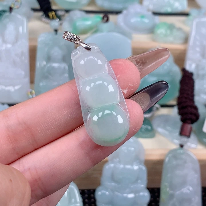 翡翠未镶嵌颈饰玉豆子