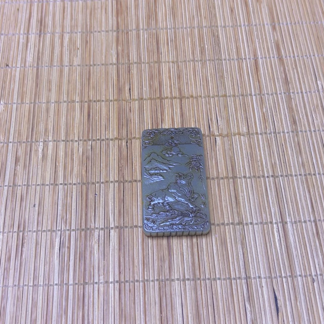 和田玉未镶嵌把件