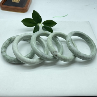 【玉美人曌璞阁】碳酸盐质玉浅色手镯（多样性发一）