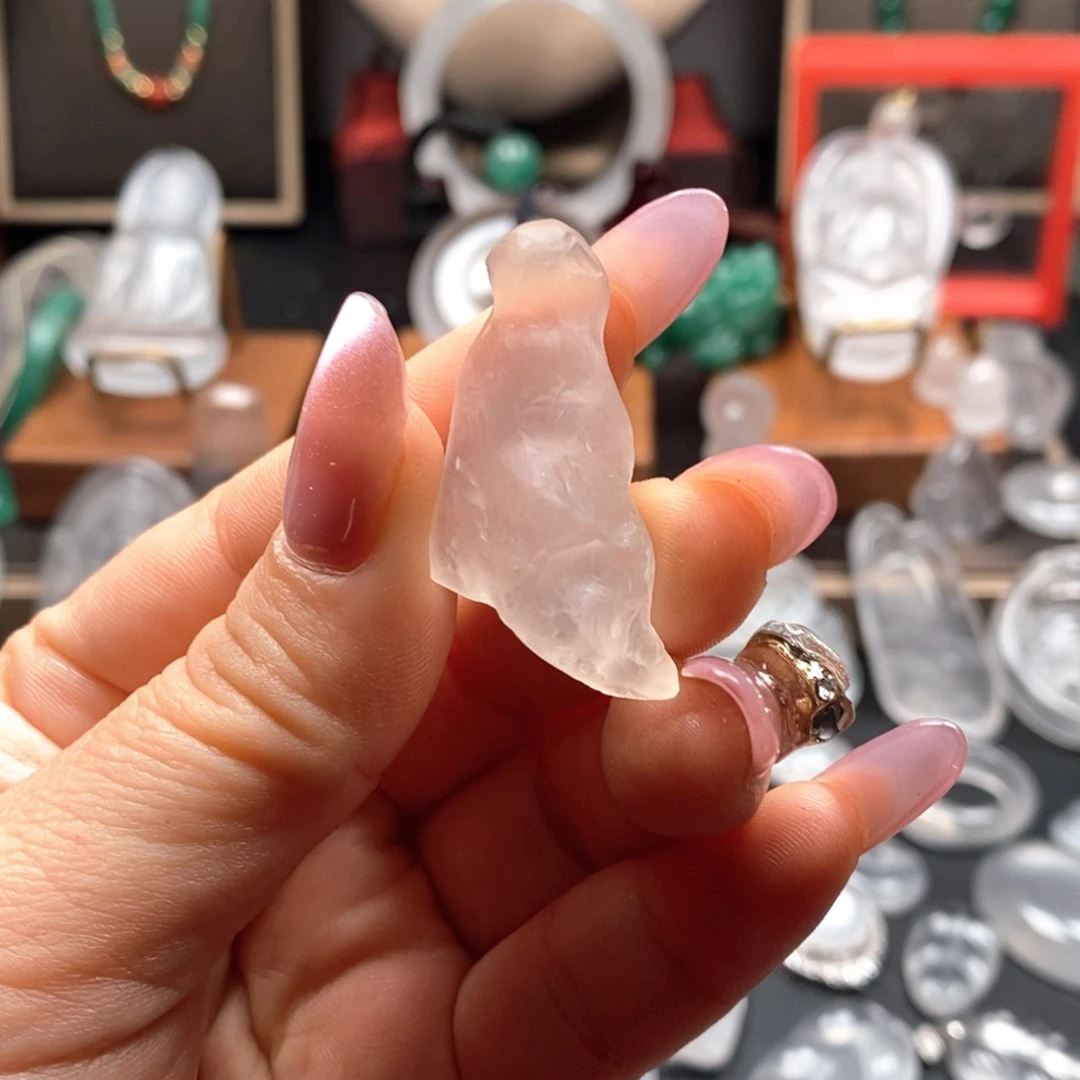 贪***色石英质玉未镶嵌颈饰