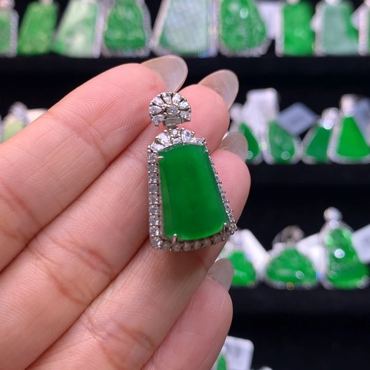 【闪购商品】颈饰银S925镶嵌翡翠