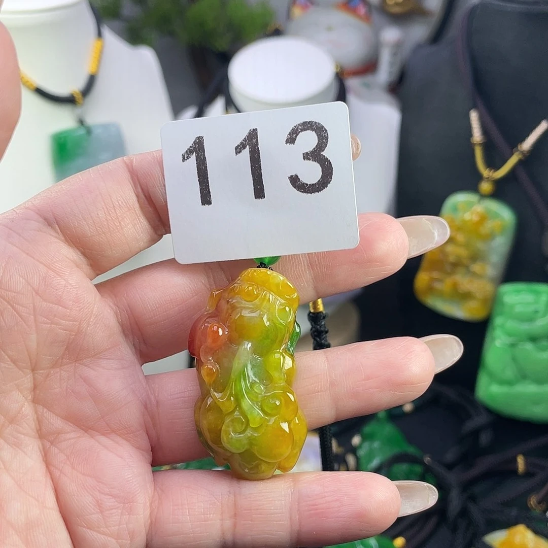 翡翠未镶嵌吊坠(赠链)