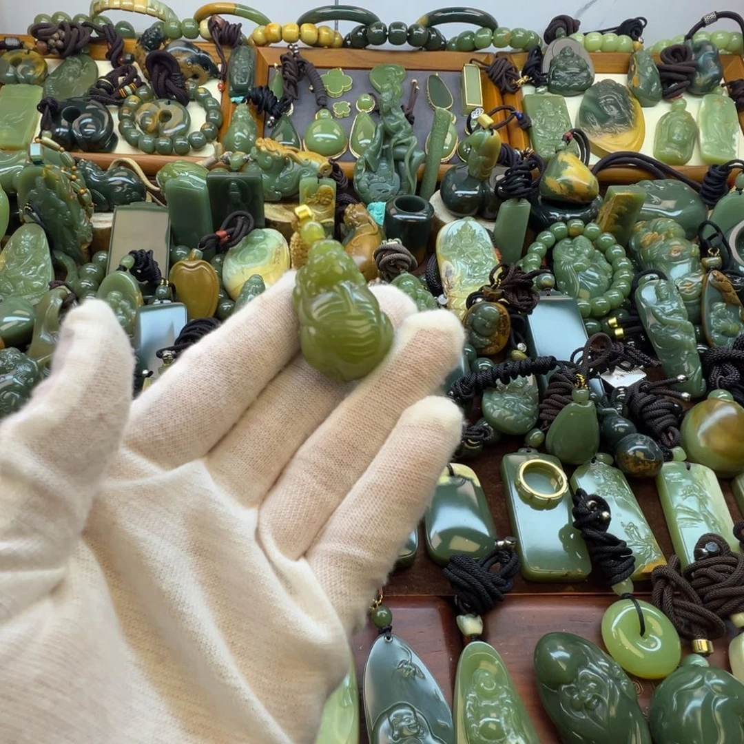 岫岩老玉（透闪石质玉）未镶嵌颈饰