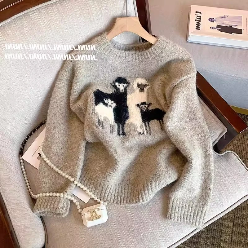 特大码300斤复古小羊刺绣毛衣女秋冬新款慵懒软糯洋气套头针织衫