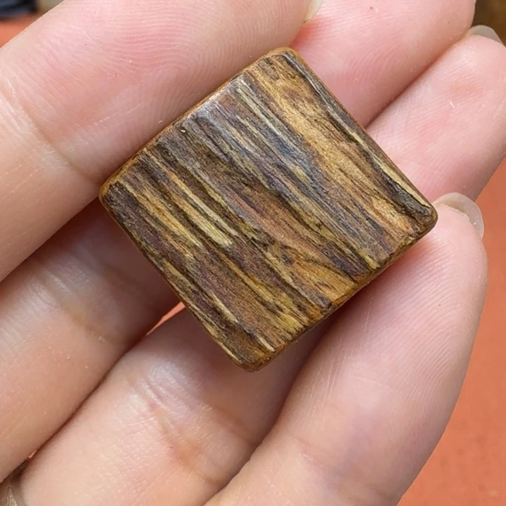 大叶紫檀（黑酸枝木类）