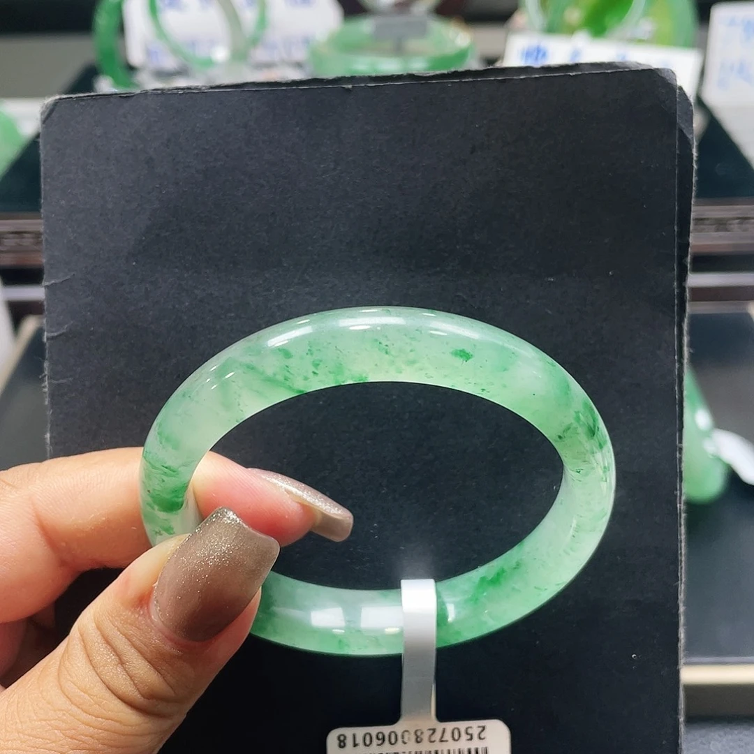 G***k未镶嵌手镯石英质玉（非洲翠）