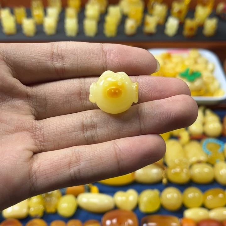 琥珀未镶嵌裸石卡20浓蜡糖果猪