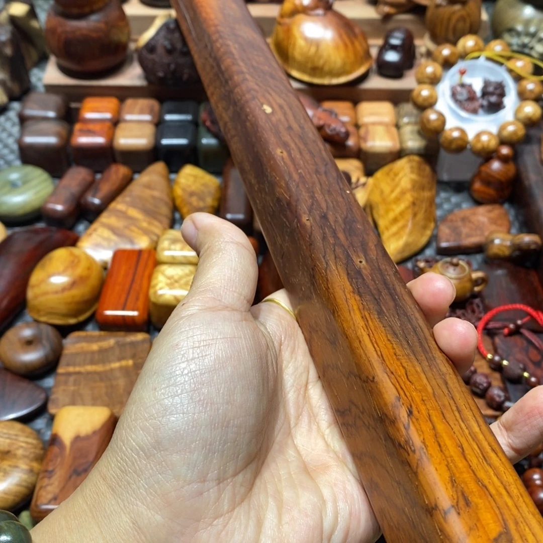 默***。微凹黄檀（南美大红酸枝）瑕疵