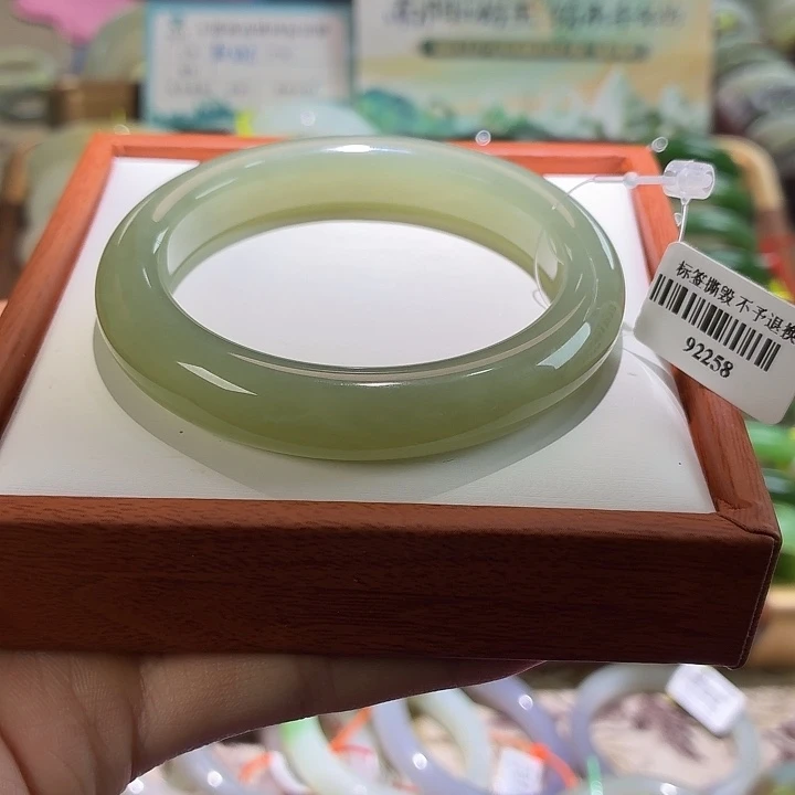 和田玉未镶嵌手镯10