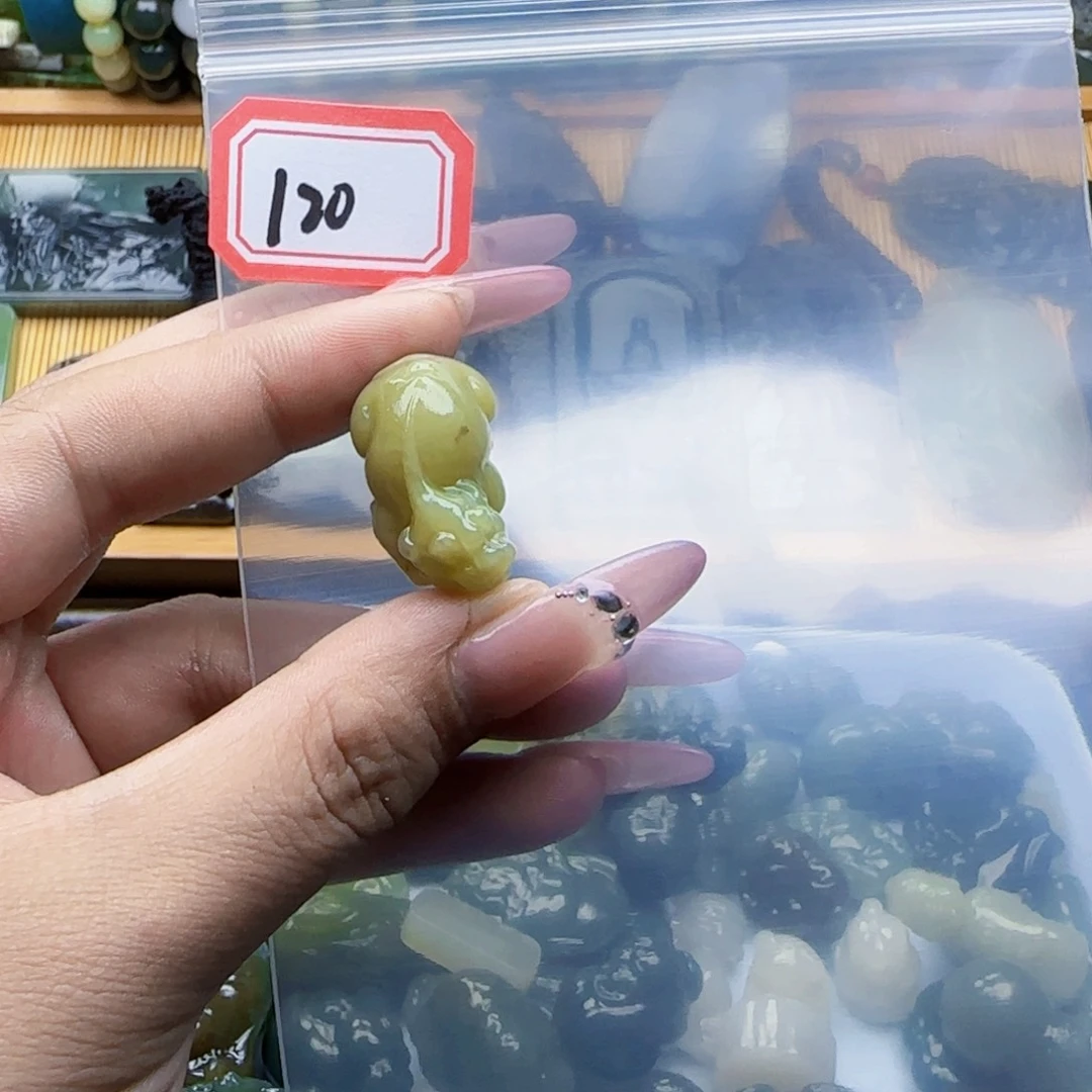 小***。未镶嵌和田玉珠宝半成品