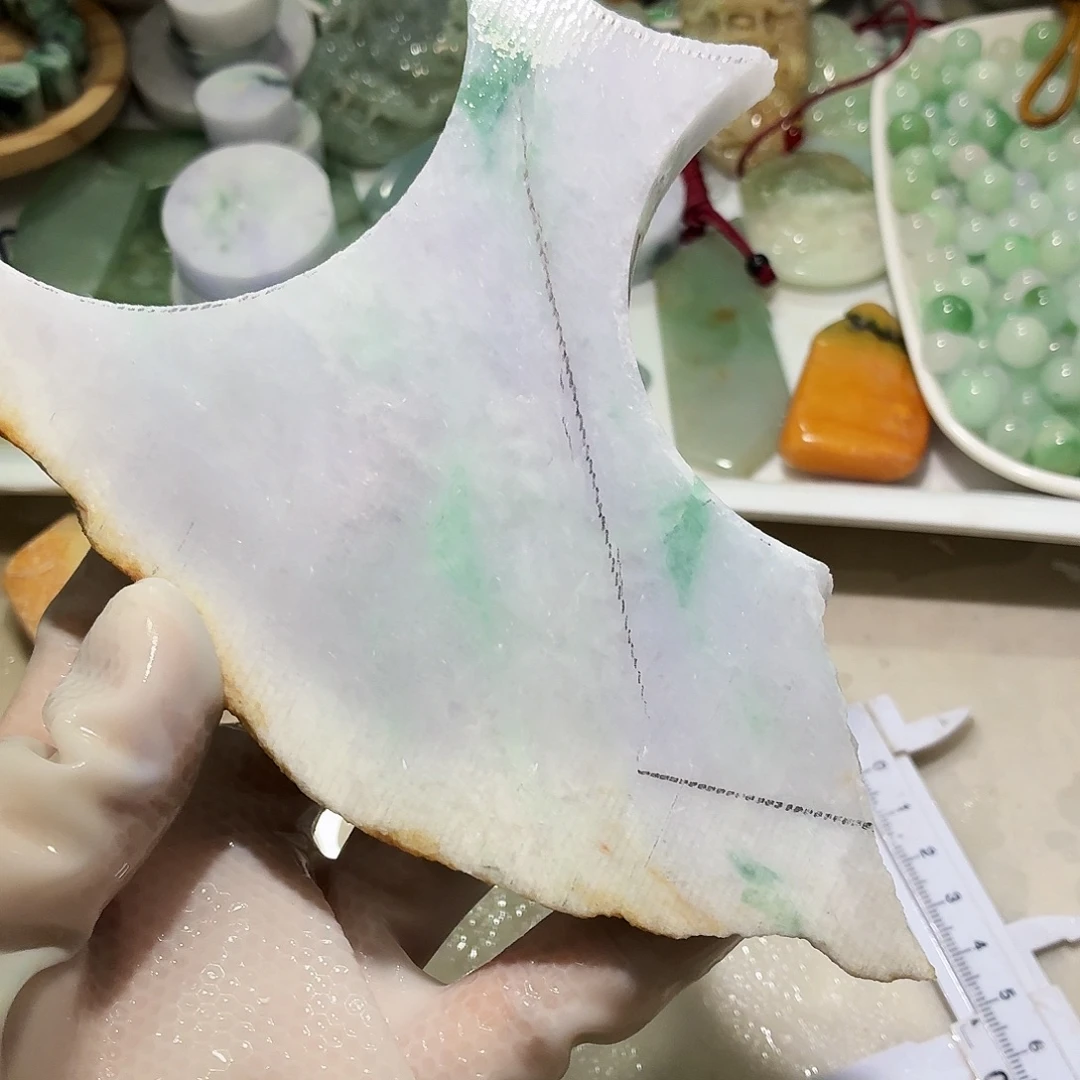 翡翠未镶嵌颈饰边角料