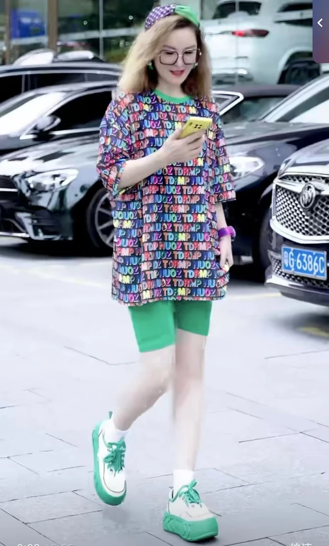 字母立体时尚好看款松显瘦短袖上衣女潮针织休闲百搭女士宽松圆领