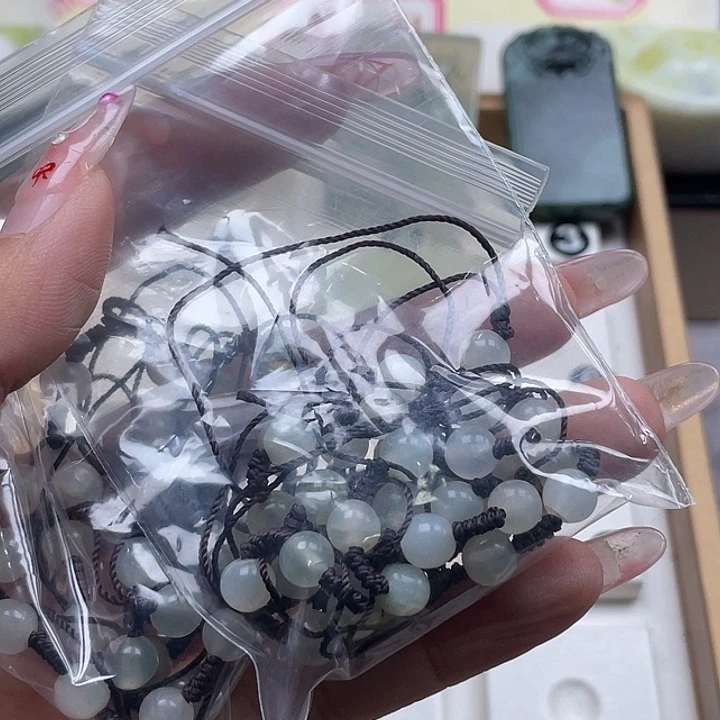 小***翁蛇纹石玉未镶嵌颈饰