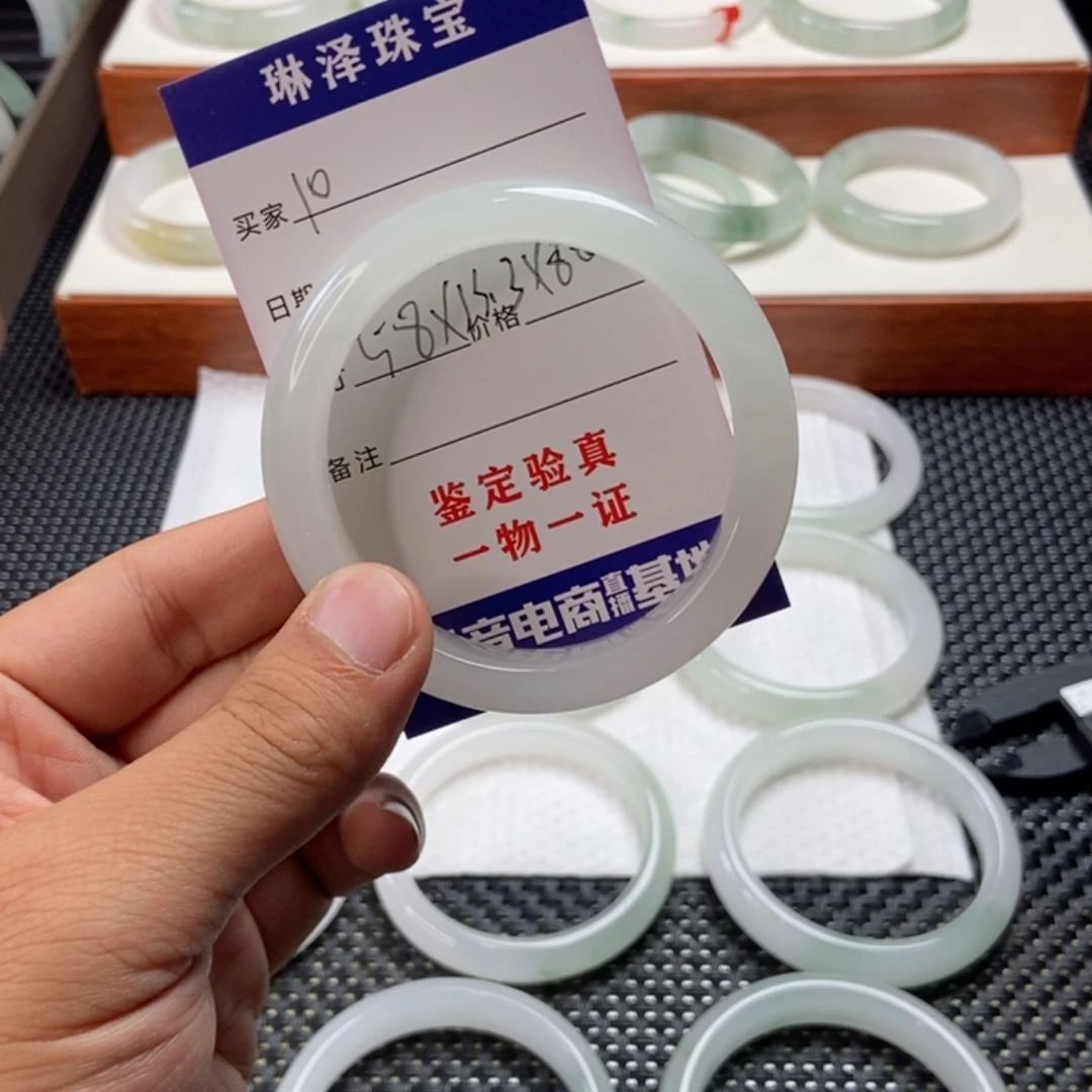 喜***子石英质玉未镶嵌手镯10