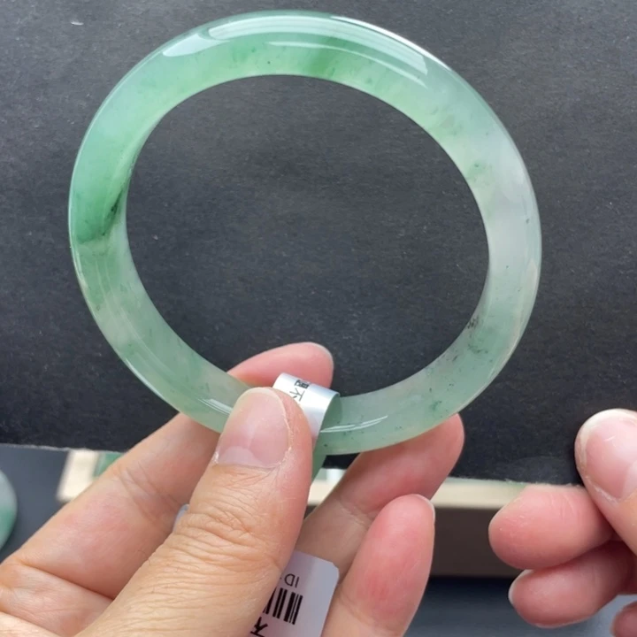 石英质玉未镶嵌手镯57