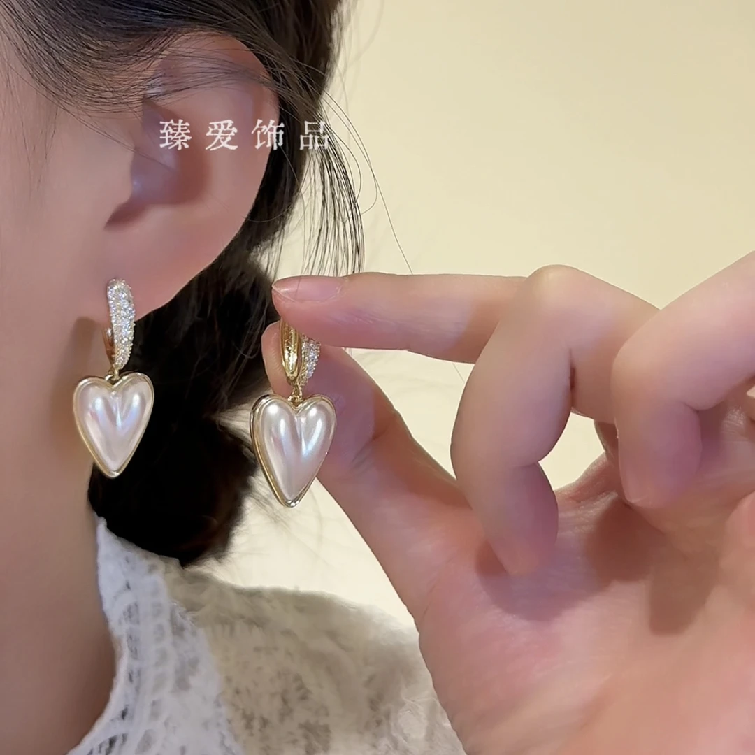 铜合金合成锆石耳饰 微镶锆石爱心耳扣轻奢耳环