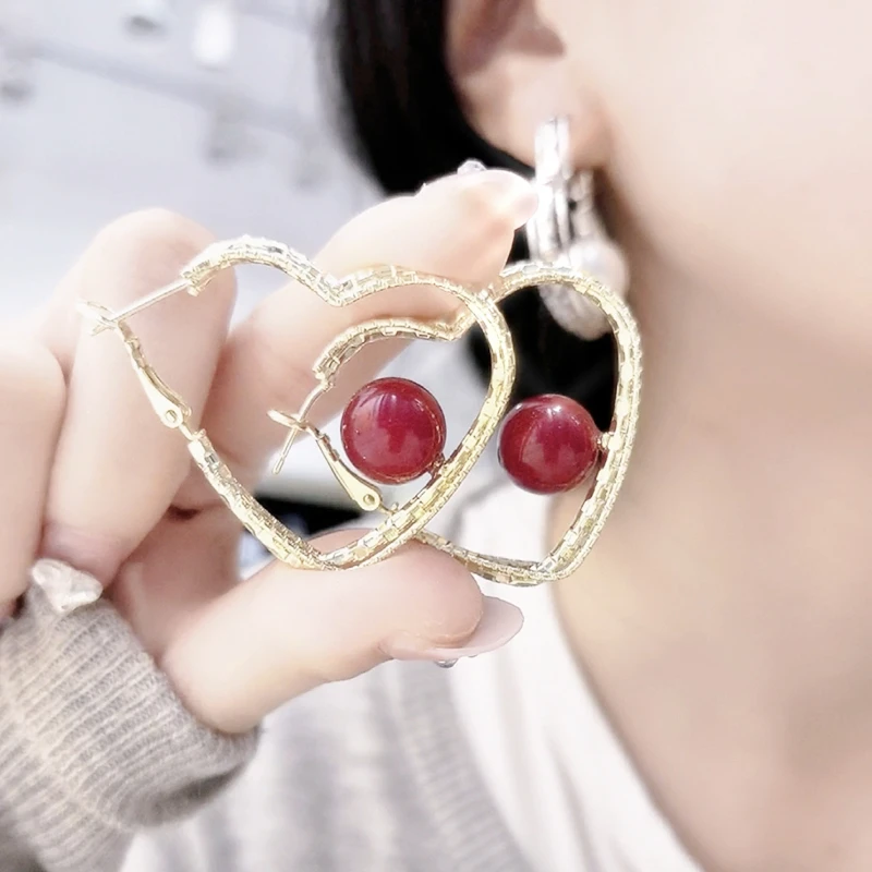 铜合金仿珍珠耳饰 爱心耳环女轻奢高级感珍珠耳扣爆款小众潮耳饰