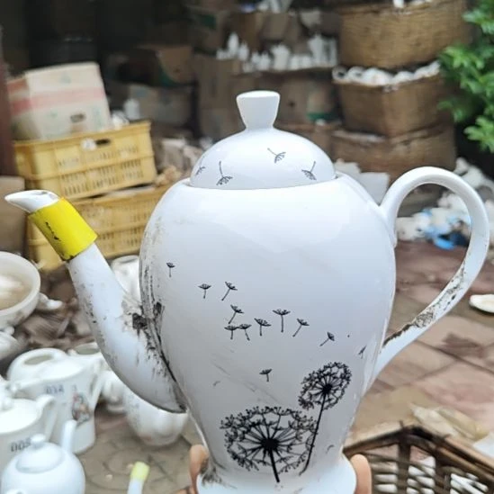 库存微瑕多孔茶壶一个