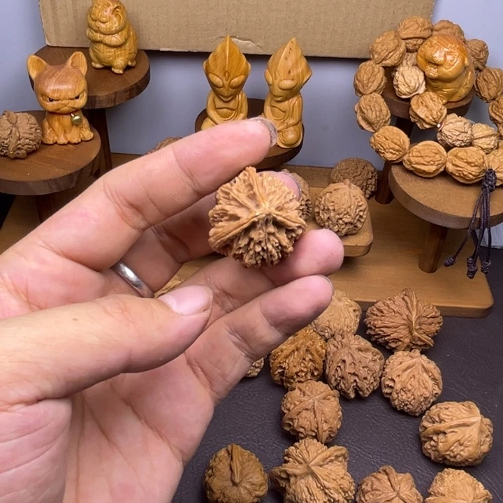 一***叁吊坠桃核小奔有点黄