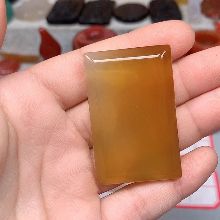苏***酒未镶嵌颈饰玛瑙/玉髓