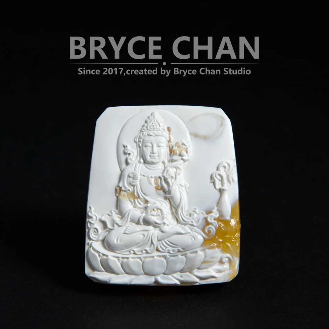 【耀今·金瓷白坐观音】（33*28*12mm·7.96g）王华辉·白蜡坐观音雕刻牌