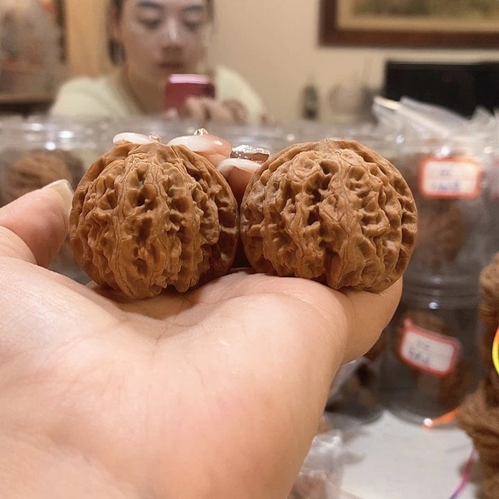 文玩核桃吊坠40苹果园有黄尖