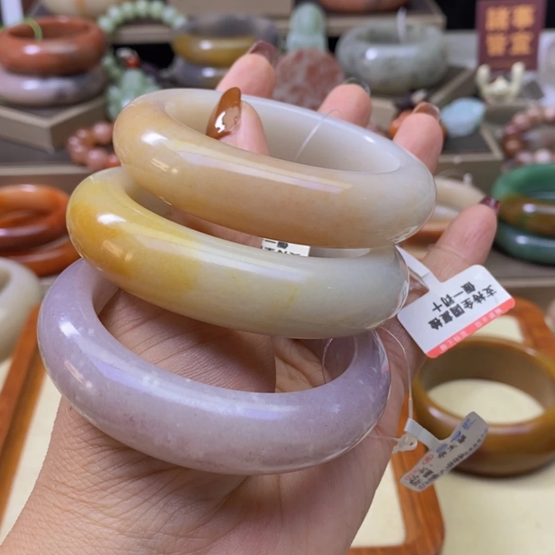 【闪购商品】未镶嵌手镯石英岩玉不****