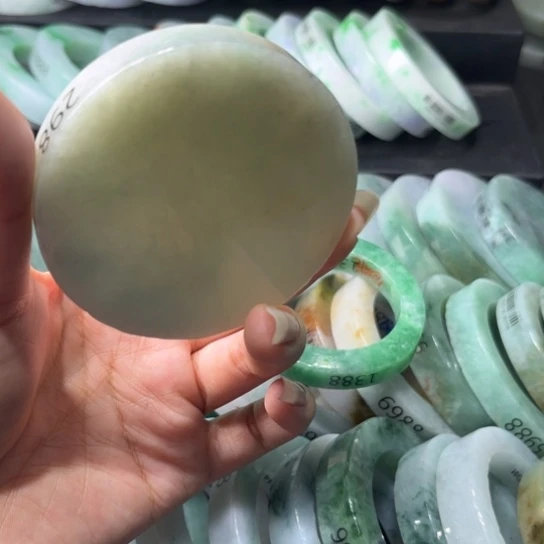 定制翡翠未镶嵌手镯